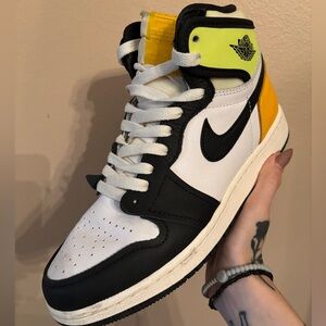 Air Jordan 1 Retro High OG GS 'Volt Gold'